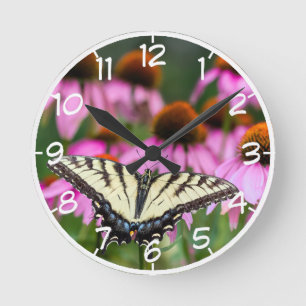 Horloge Ronde Papillon à queue épaisse de tigre orientale sur le