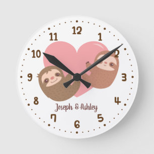 Horloge Ronde Paresseux mignons s'étreignant le cœur, décoration