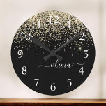 Horloge Ronde Parties scintillant Noir Or Script Monogramme Nom<br><div class="desc">Black and Gold Sparkle Glitter Brushed Script Monogram Clock. This makes the perfect sweet 16 birthday,  wedding,  bridal shower,  anniversary,  baby shower or bachelorette party gift for someone that loves glam luxury and chic styles.</div>