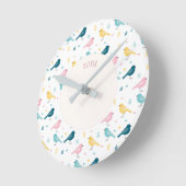 Horloge Ronde Pastel Scandi Birds Pattern Custom Name Nursery (Angle)
