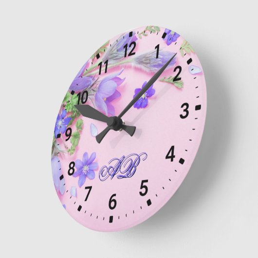 Horloge Ronde Personalized Floral Monogram Wall Clock – Custom  (Angle)