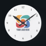 Horloge Ronde Personnalisé Ajouter votre logo d'entreprise Entre<br><div class="desc">Horloge simple et chic d'entreprise pour un bureau d'affaires ou une entreprise moderne. Ajoutez votre logo et votre nom d'entreprise personnalisés.</div>