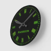 Horloge Ronde Personnalisé Nom Vert Noir Classique Élégant Romai (Angle)