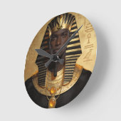 Horloge Ronde Pharaoh Energy — Ancient African King Modern Art  (Angle)