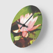 Horloge Ronde Photo Blue Dragonfly rose fleurs Lac Arrowhead (Angle)