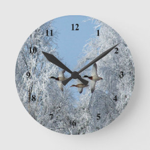 Horloge Ronde Photo de Mallard Duck Flying Snow