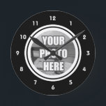 Horloge Ronde Photo Personnalisée Noir Blanc<br><div class="desc">Photo Horloge murale en noir et blanc personnalisée de Ricaso - en téléchargeant votre photo il la changera en une image en noir et blanc</div>