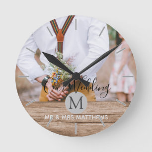 Horloge Ronde Photo Rustic Collage Monogram NEWLYWEDS WEDDING