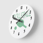 Horloge Ronde pickleball avec pagaie et boule vert clair (Angle)