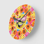 Horloge Ronde Pickleball est mon endroit heureux - Graphisme col (Angle)