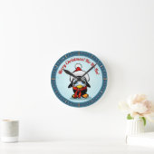 Horloge Ronde Pingouin mignon avec la bande dessinée de (Maison)