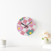Horloge Ronde Pink Gingham Floral Pattern – Retro Cute Flower  (Maison)