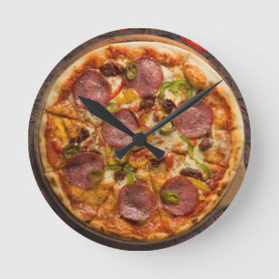 Horloge Ronde Pizza Suprême au four en brique 