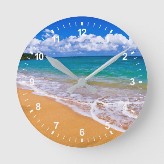 Horloge Ronde Plage vide et eaux bleues (Recto)