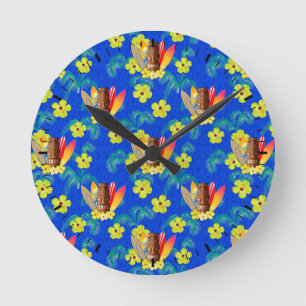 Horloge Ronde Planches de surf et masque de Tiki