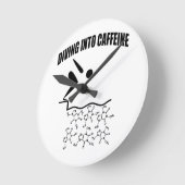 Horloge Ronde Plongée Dans La Caféine (Angle)
