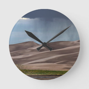 Horloge Ronde Pluie sur les grandes dunes de sable