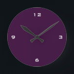 Horloge Ronde Plum foncé clair et chiffres blancs<br><div class="desc">Horloge murale ronde dans une couleur prune foncée avec des chiffres blancs.</div>