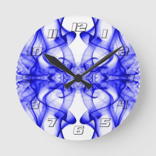 Horloge Ronde Plumes de fumée bleue sur blanc avec chiffres