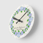 Horloge Ronde Poison de Blue Hydrangea Lace Floral Formal Weddin (Angle)