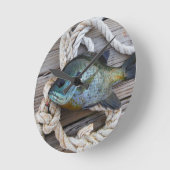 Horloge Ronde Poisson rouge sur quai et corde (Angle)