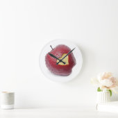 Horloge Ronde Pomme rouge fraîche avec un symbole en forme de co (Maison)