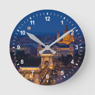Horloge Ronde Pont de chaîne et Pleine lune de nuit