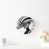 HORLOGE RONDE POSTER DE COLLECTE CHIC POSH #1 (BLANC) (Maison)