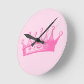 Horloge Ronde Princesse magenta Crown sur l'arrière - plan rose (Angle)