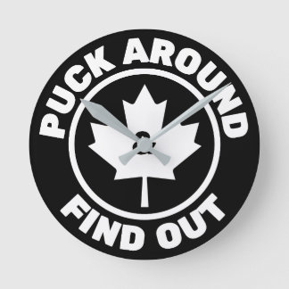 Horloge Ronde Puck Around & Découvrez la feuille d'érable canadi