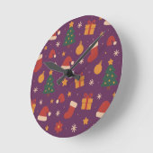 Horloge Ronde Purple Christmas Pattern Aesthetic – Cute Holiday  (Angle)