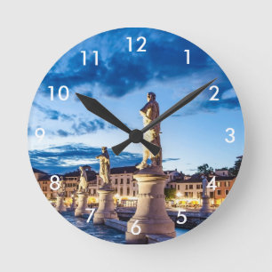 Horloge Ronde Rangée de statues illuminées à Padova