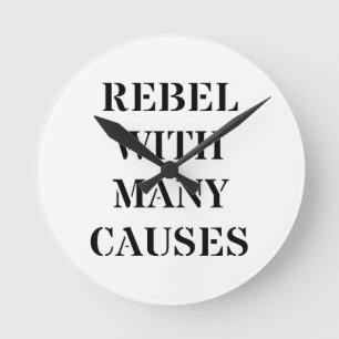 Horloge Ronde Rebel avec de nombreuses causes
