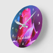 Horloge Ronde Red Rosebud Close Up Abstract Colors (Angle)