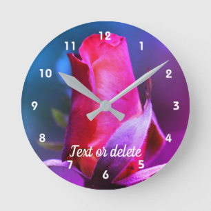 Horloge Ronde Red Rosebud Close Up Abstract Colors