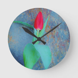 Horloge Ronde Red Tulip on Blue Grey Slate