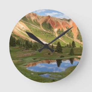 Horloge Ronde Réflexion rouge de montagne