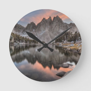 Horloge Ronde Réflexions de sommets de Kearsarge de soirée