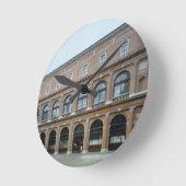 Horloge Ronde Restant l'aile d'un monastère, maintenant l'Académ (Angle)