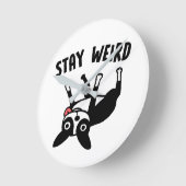 Horloge Ronde Restez bizarre Funky Boston Terrier Dog (Angle)