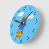 Horloge Ronde Roquette De Dessin Dans Le Ciel Bleu (Angle)