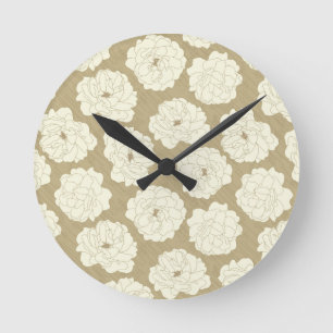 Horloge Ronde Rose crème sur Beige d'or - motif sans couture.