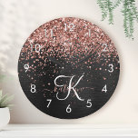 Horloge Ronde Rose personnalisé Parties scintillant or noir Étin<br><div class="desc">Easily personalize this trendy elegant round clock design featuring pretty rose gold sparkling glitter a black brushed metallic background.</div>