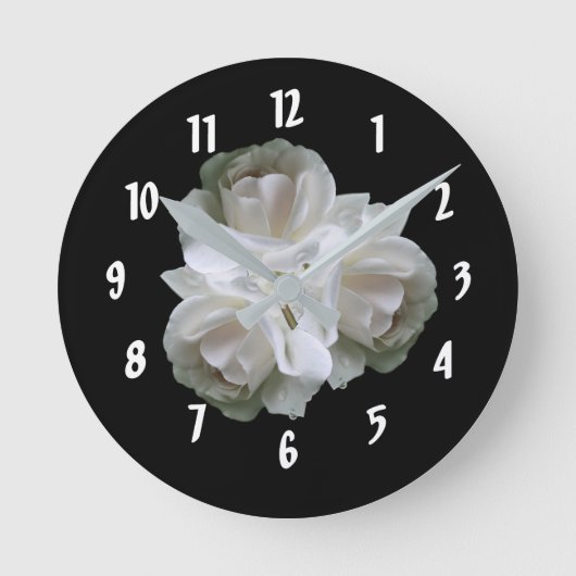 Horloge Ronde Roses Blanches Avec Bouquet Raindrops      (Recto)