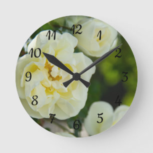 Horloge Ronde Roses blanches mignonnes pour positives