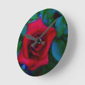 Horloge Ronde Roses rouges aux tons bleus (Angle)
