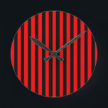 Horloge Ronde Ruby Black<br><div class="desc">Ruby Black est un design simple de bandes noires et rouges qui convient à toutes les occasions et à tous les objets. Cette image est disponible sur une variété d'autres produits,  il suffit de cliquer sur le lien sous la photo près de "About this Design".</div>