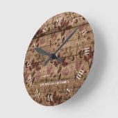 Horloge Ronde Rustic Brown Wooden Fall Pattern Family Name (Angle)