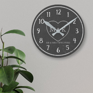 Horloge Ronde Rustic Chalkboard Heart Mr & Mrs Couple's Clock