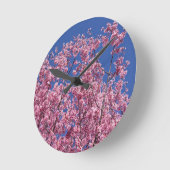 Horloge Ronde Sakura Cherry Fleurit Dans Le Bleu (Angle)